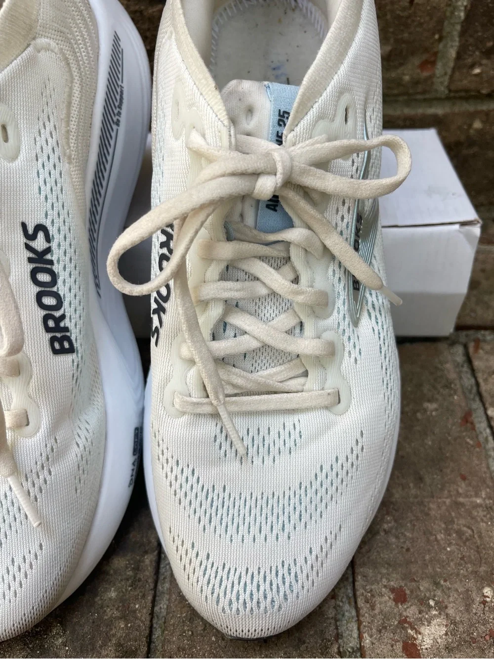 Brooks Adrenaline GTS 25 Women’s 10 White Silver Running Shoes No Insoles